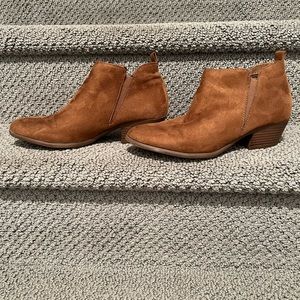 American Eagle Sueded Ankle boots